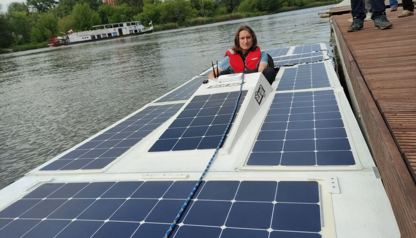 Studenci z koła naukowego PWr Solar Boat Team zbudowali łódź solarną