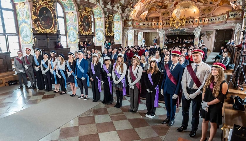 Powiększ obraz: <p>Inauguracja roku akademickiego na Uniwersytecie Medycznym im. Piast&oacute;w Śląskich we Wrocławiu</p>