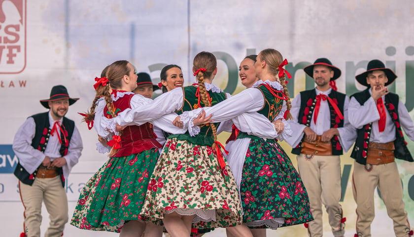 Powiększ obraz: <p>Studencki Zesp&oacute;ł Pieśni i Tańca "Kalina"</p>