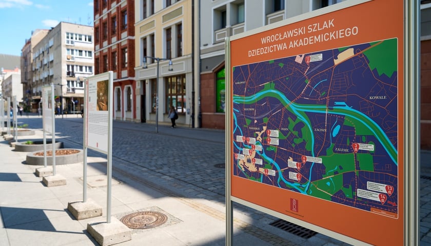 Wystawa Wrocław na szlaku dziedzictwa akademickiego na ulicy Kuźniczej
