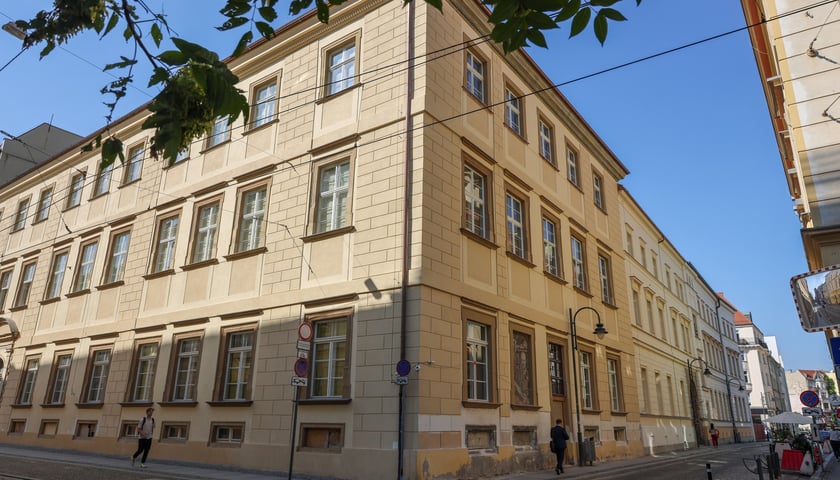 Budynek Instytutu Historycznego UWr po remoncie elewacji, 9 września 2025