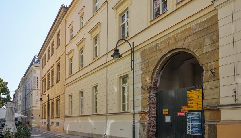 Budynek Instytutu Historycznego UWr po remoncie elewacji, 9 września 2025