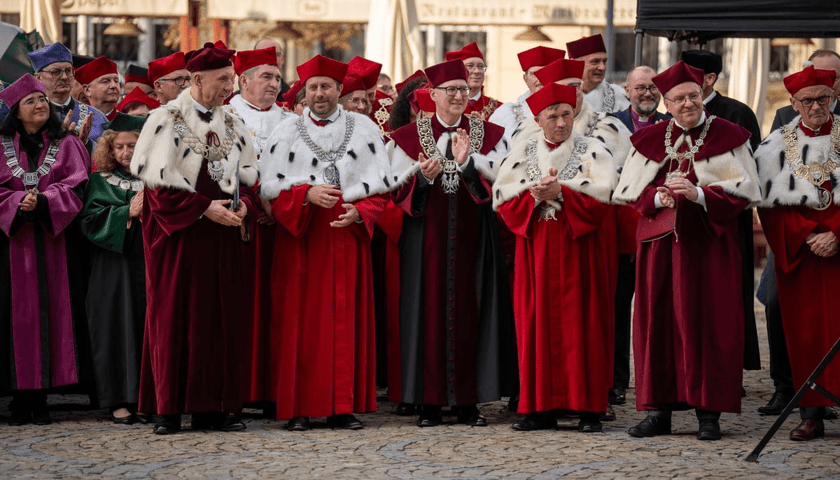 Powiększ obraz: Inaguracja roku akademickiego we Wrocławiu