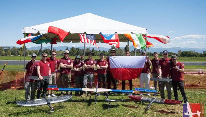 Powiększ obraz: Ekipa AKL na zawodach w Stanach Zjednoczonych