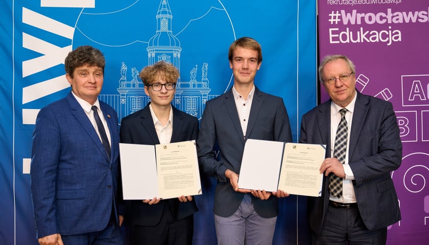 Powiększ obraz: Podpisanie listu intencyjnego o rozszerzeniu współpracy pomiędzy UWr a III LO, 9 października 2025