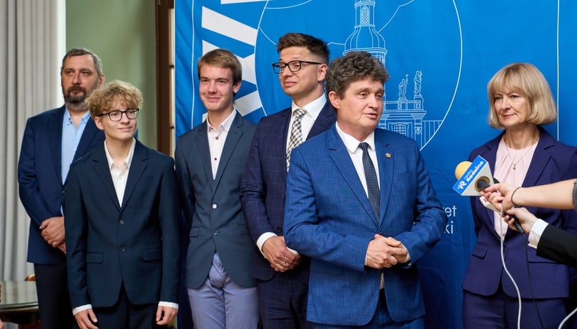 Powiększ obraz: Podpisanie listu intencyjnego o rozszerzeniu współpracy pomiędzy UWr a III LO, 9 października 2025