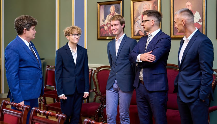 Powiększ obraz: Podpisanie listu intencyjnego o rozszerzeniu współpracy pomiędzy UWr a III LO, 9 października 2025