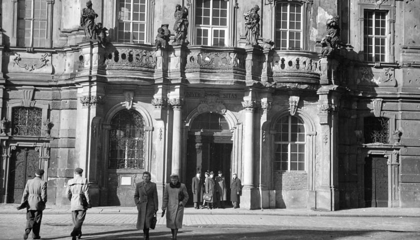 Powiększ obraz: Gmach główny UWr