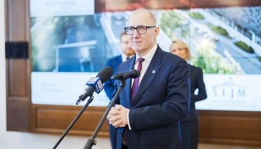 Powiększ obraz: prof. Arkadiusz Wójs, rektor Politechniki Wrocławskiej