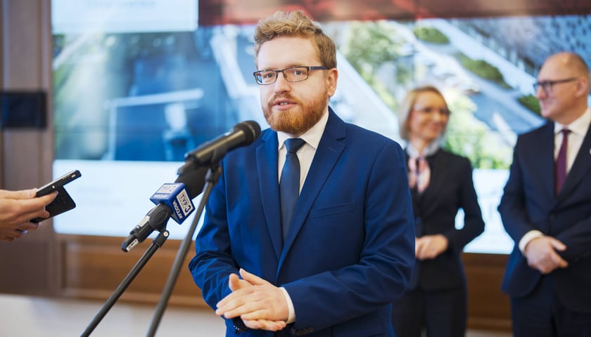 Powiększ obraz: Dariusz Standerski, wiceminister cyfryzacji