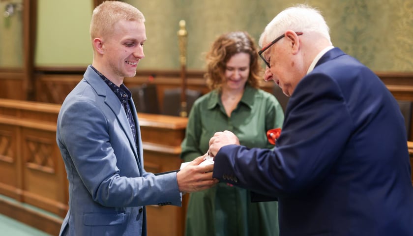 Powiększ obraz: Uroczystość wręczenia miejskich stypendiów w Ratuszu - 25 marca