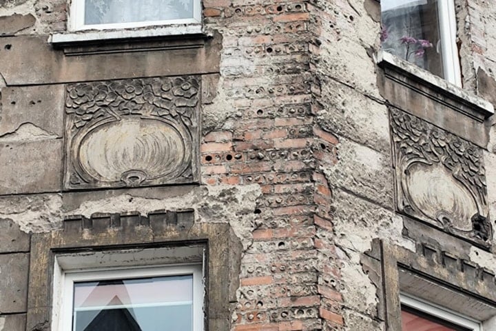 Kamienica przy Jedności Narodowej 86 we Wrocławiu przed remontem