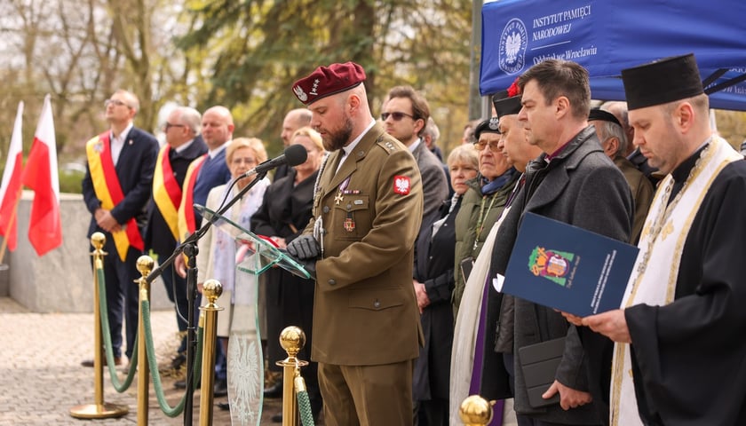 Uroczystości pod Pomnikiem Ofiar Zbrodni Katyńskiej we Wrocławiu