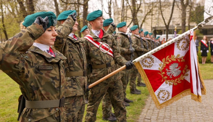 Uroczystości pod Pomnikiem Ofiar Zbrodni Katyńskiej we Wrocławiu