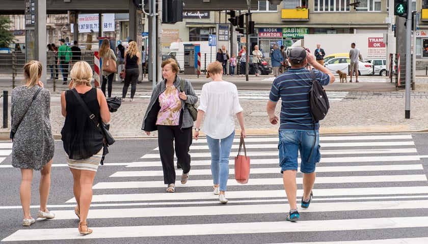 Naziemne przejścia na Rondzie Reagana gotowe [ZDJĘCIA]