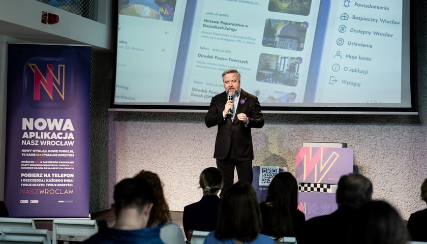 Prezentacja nowej wersji aplikacji programu „Nasz Wrocław”, 14 kwietnia 2026, na zdjęciu Radosław Michalski, dyrektor Departamentu Marki Miasta.