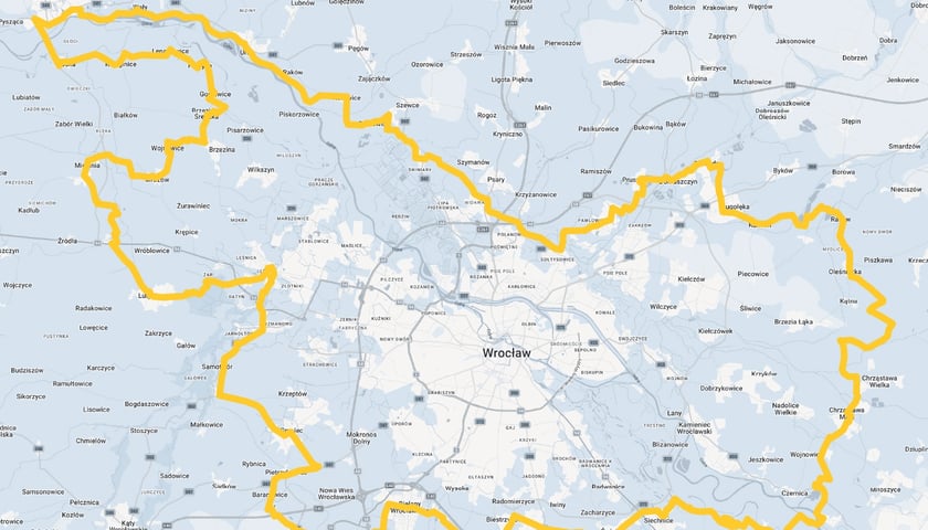 Mapa przedstawiająca żółty szlak wokół Wrocławia