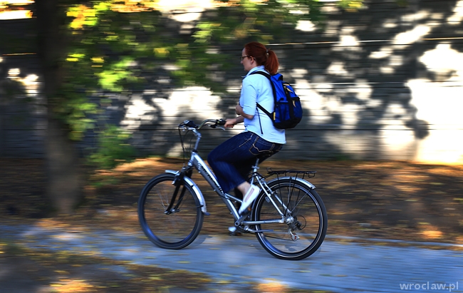 Szpilki, sukienki i mokasyny - rowerowy szyk we Wrocławiu