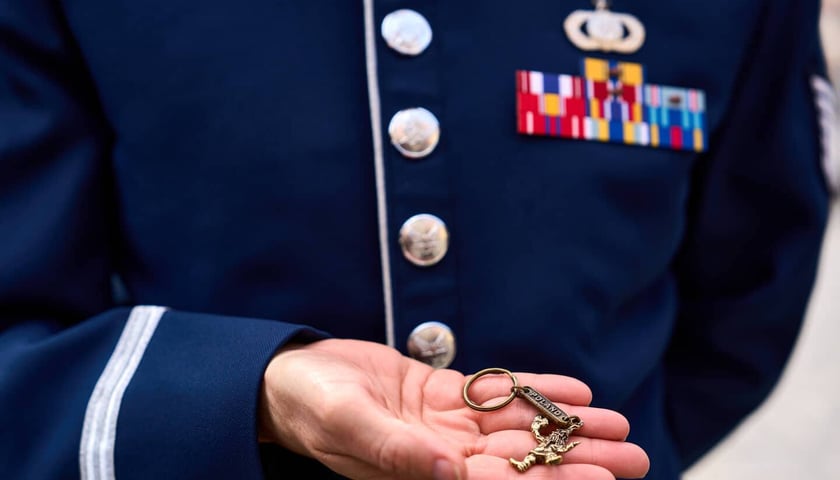 <p>Sierżant Nick Del Villano polubił wrocławskie krasnale</p>