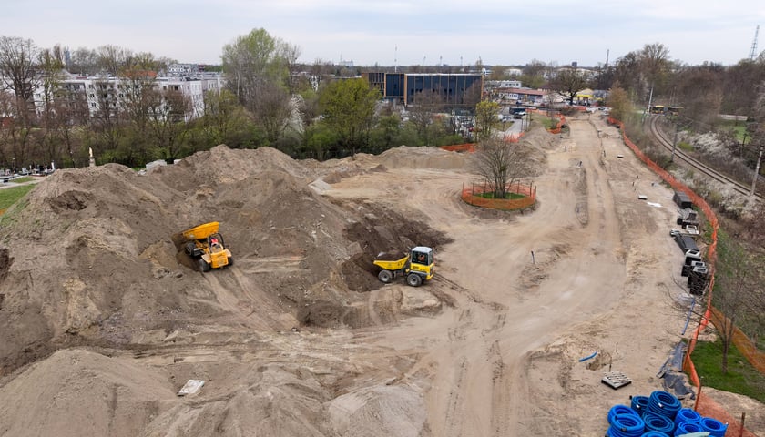 Budowa tramwaju na Swojczyce. W tym miejscu powstanie pętla i duży parking P+R