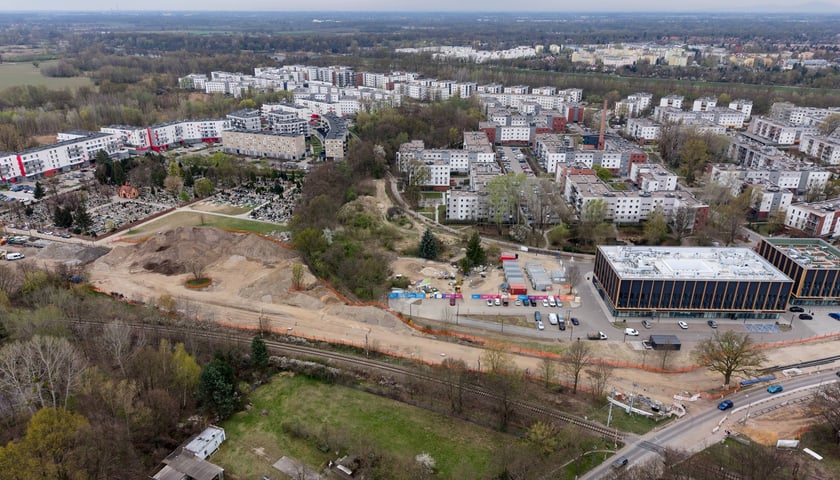Widok na plac budowy. W tym miejscu będzie pętla na Swojczycach oraz parking P+R