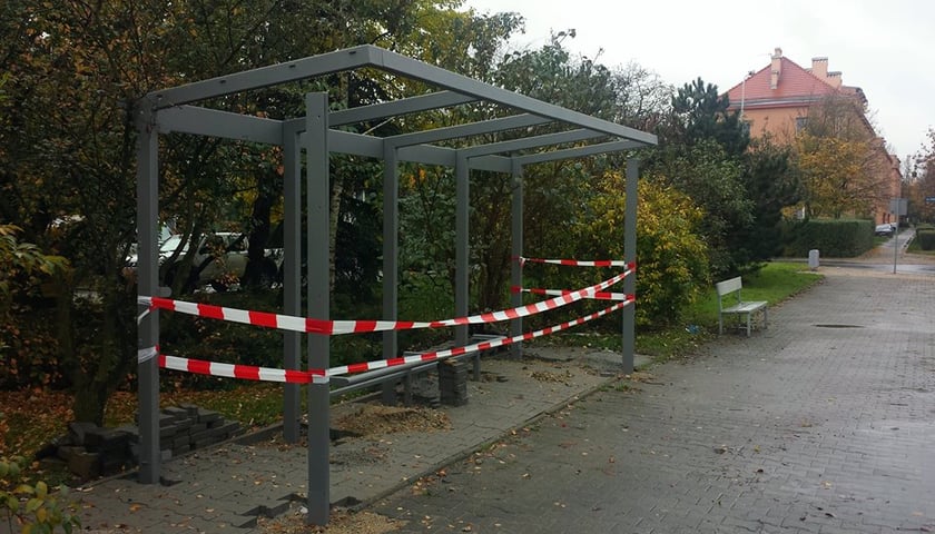 Nowe wiaty i progi zwalniające we Wrocławiu [LISTA MIEJSC]