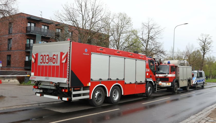 Akcja służb przy ul. Gazowej 2a i na SOR przy ul. Borowskiej po wykryciu niebezpiecznej substancji