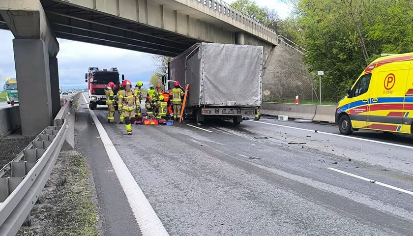 Akcja służb po wypadku na autostradzie A4