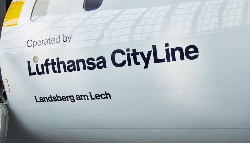 Zdjęcie ilustracyjne - kadłub samolotu z napisem "Lufthansa CityLine".