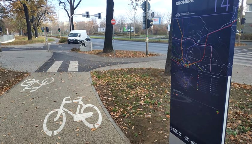 Przy trasach rowerowych stanęły tablice informacyjne z mapami