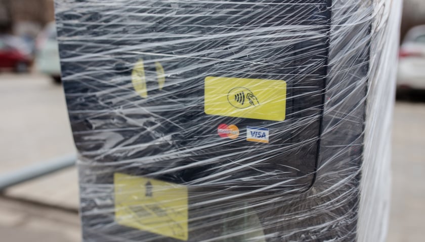 Od 8 kwietnia za parkowanie zapłacimy m.in. kartą Pay Pass i BLIKiem