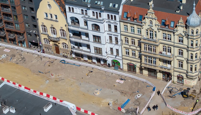 Budowa węzła Drobnera-Dubois. Zdjęcie z 22 kwietnia 2026. Spojrzenie na ulicę Dubois&nbsp;