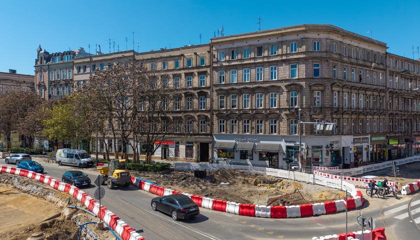 Budowa węzła Drobnera-Dubois. Zdjęcie z 22 kwietnia 2026. Widok na skrzyżowanie ulic Drobnera i Dubois&nbsp;