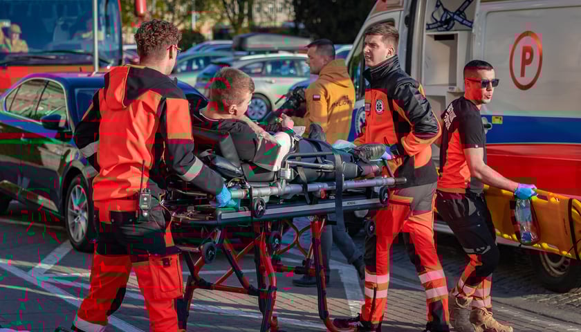 Ćwiczenia służb i wojska OLEK 2026 we Wrocławiu, 22.04.2026.
Obrażenia niekt&oacute;rych os&oacute;b na zdjęciach to oczywiście charakteryzacja. W rzeczywistości w trakcie ćwiczeń nikt nie ucierpiał.&nbsp;
