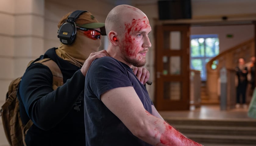 Ćwiczenia służb i wojska OLEK 2026 we Wrocławiu, 22.04.2026.
Obrażenia niekt&oacute;rych os&oacute;b na zdjęciach to oczywiście charakteryzacja. W rzeczywistości w trakcie ćwiczeń nikt nie ucierpiał.&nbsp;