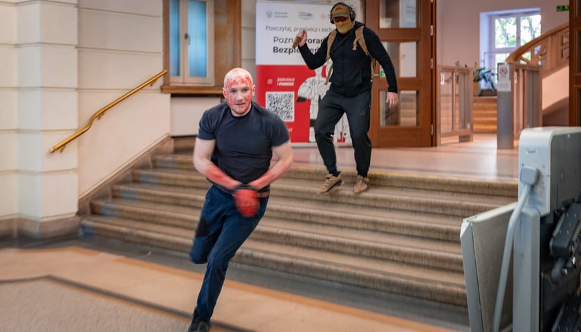 Ćwiczenia służb i wojska OLEK 2026 we Wrocławiu, 22.04.2026.
Obrażenia niekt&oacute;rych os&oacute;b na zdjęciach to oczywiście charakteryzacja. W rzeczywistości w trakcie ćwiczeń nikt nie ucierpiał.&nbsp;