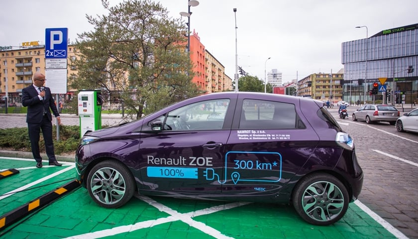 Nowa stacja ładowania aut elektrycznych przy dworcu Wrocław Główny