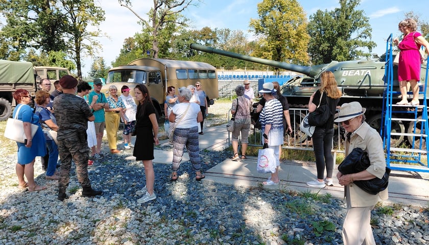 Społeczne Muzeum Militarne we Wrocławiu startuje z nowym sezonem 2026. Na zdjęciach ekspozycje Muzeum