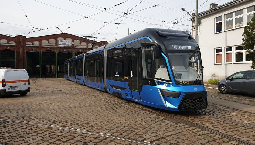 Tramwaj testowy Moderus Gamma wyjeżdża na ulice [LINIE]