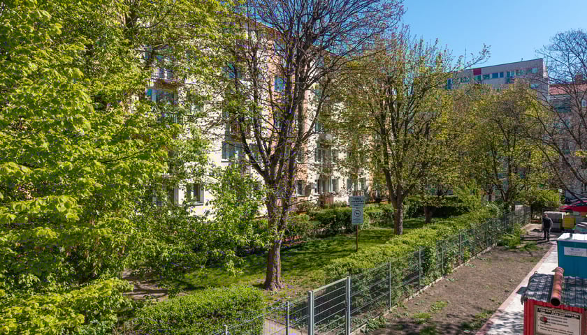 Prace na podw&oacute;rku w obrębie Szczęśliwej, Lwowskiej, Pereca i Jemiołowej