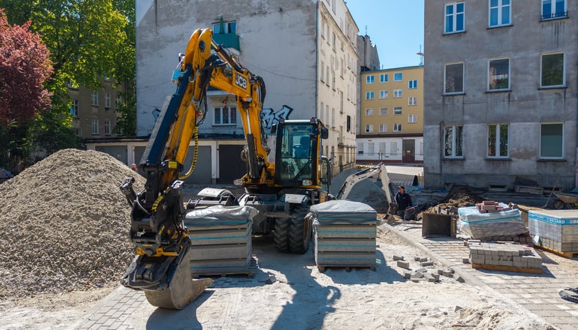 Prace na podw&oacute;rku w obrębie Szczęśliwej, Lwowskiej, Pereca i Jemiołowej