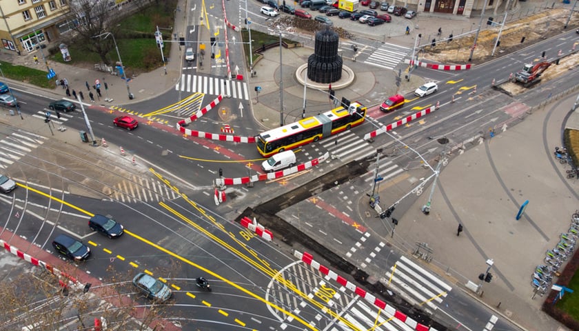 Pl. Orląt Lwowskich - ruszyły prace przy trasie tramwajowej [WIDEO]
