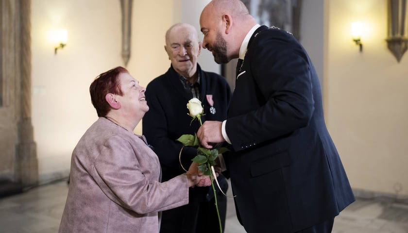 Wręczenie odznaczeń za długoletni staż małżeński. Medale za Długoletnie Pożycie Małżeńskie - 21 kwietnia 2026