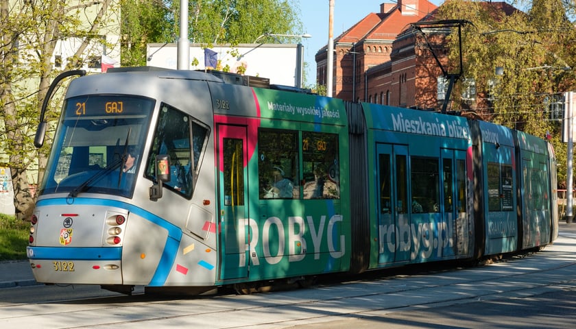 Tramwaje wr&oacute;ciły na Glinianą. Zdjęcia z 1.05.