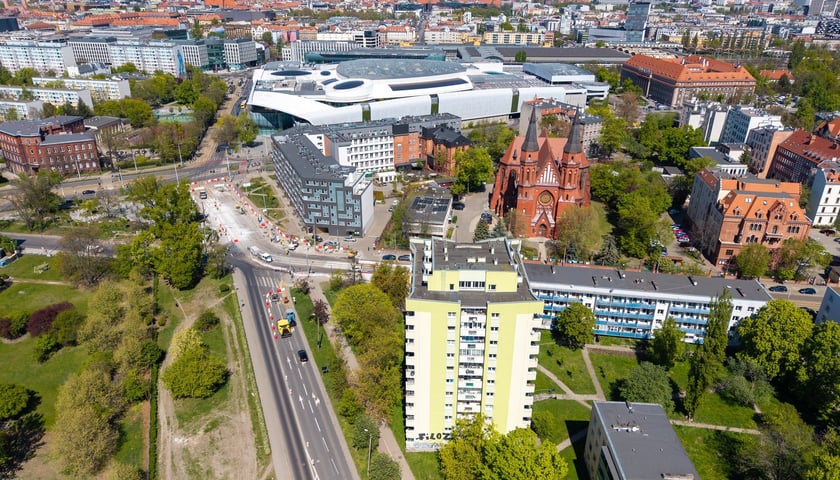 Ostatnie prace w rejonie skrzyżowania Glinianej z Borowską. Zdjęcie z 28 kwietnia. 1 maja pojadą tędy tramwaje