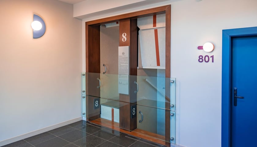 <p>Wnętrza hotelu B&amp;B Hotels Polska w budynku Banku Zachodniego WBK, a wcześniej dawnej Miejskiej Kasy Oszczędności (Rynek, Wrocław)</p>