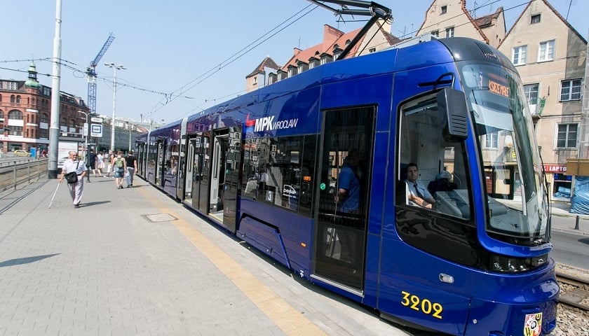 8 września – w komunikacji miejskiej książka zastąpi bilet