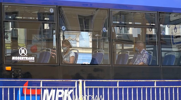 MPK i prof. Simon apelują o noszenie maseczek w tramwajach i autobusach