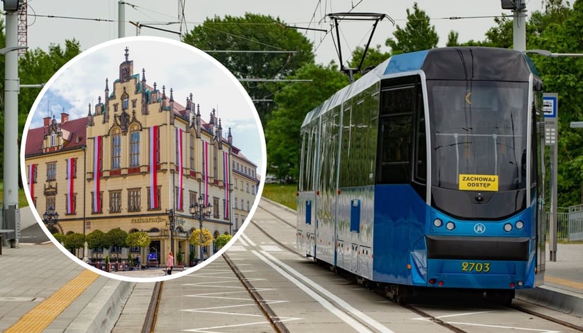 Tramwaj we Wrocławiu, w kółeczku biało-czerwone flagi na wrocławskim Ratuszu / zdjęcie ilustracyjne