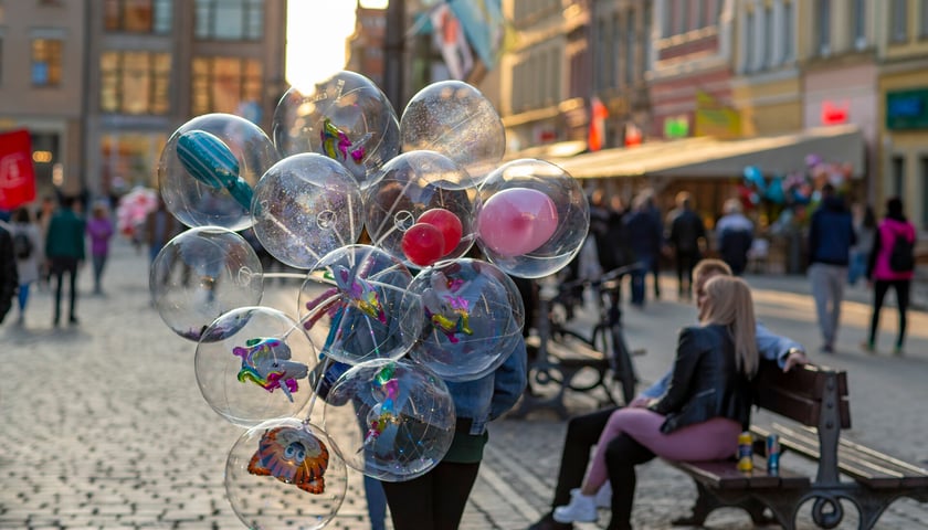 <p>Warto wyjść na spacer, przywoić witaminę D i po prostu cieszyć się ciepłem</p>